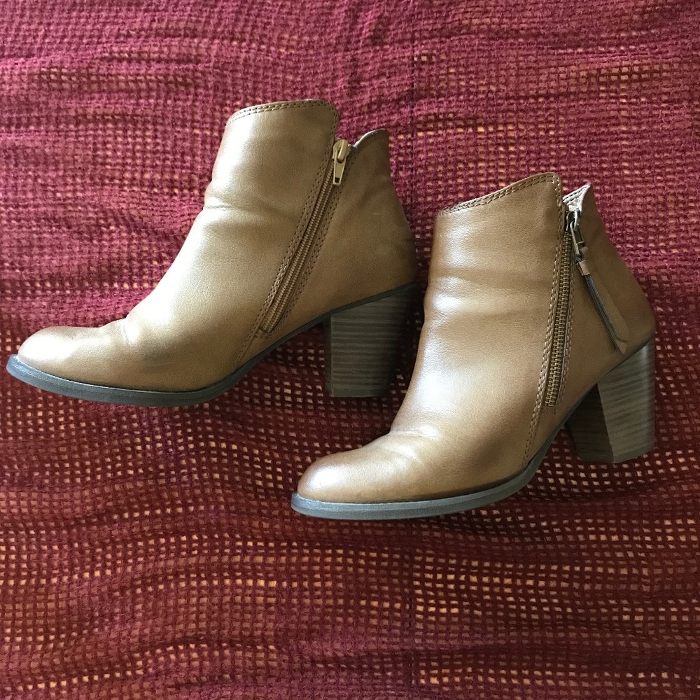 Curfew / heeled leather ankle boots / size 9